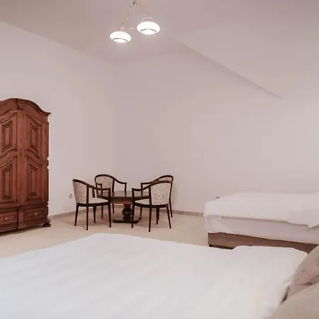 Cenga Lodge *